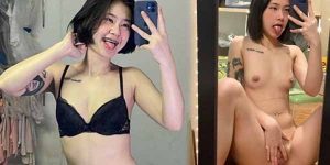 สาวผมสั้นแหวกหีโชว์